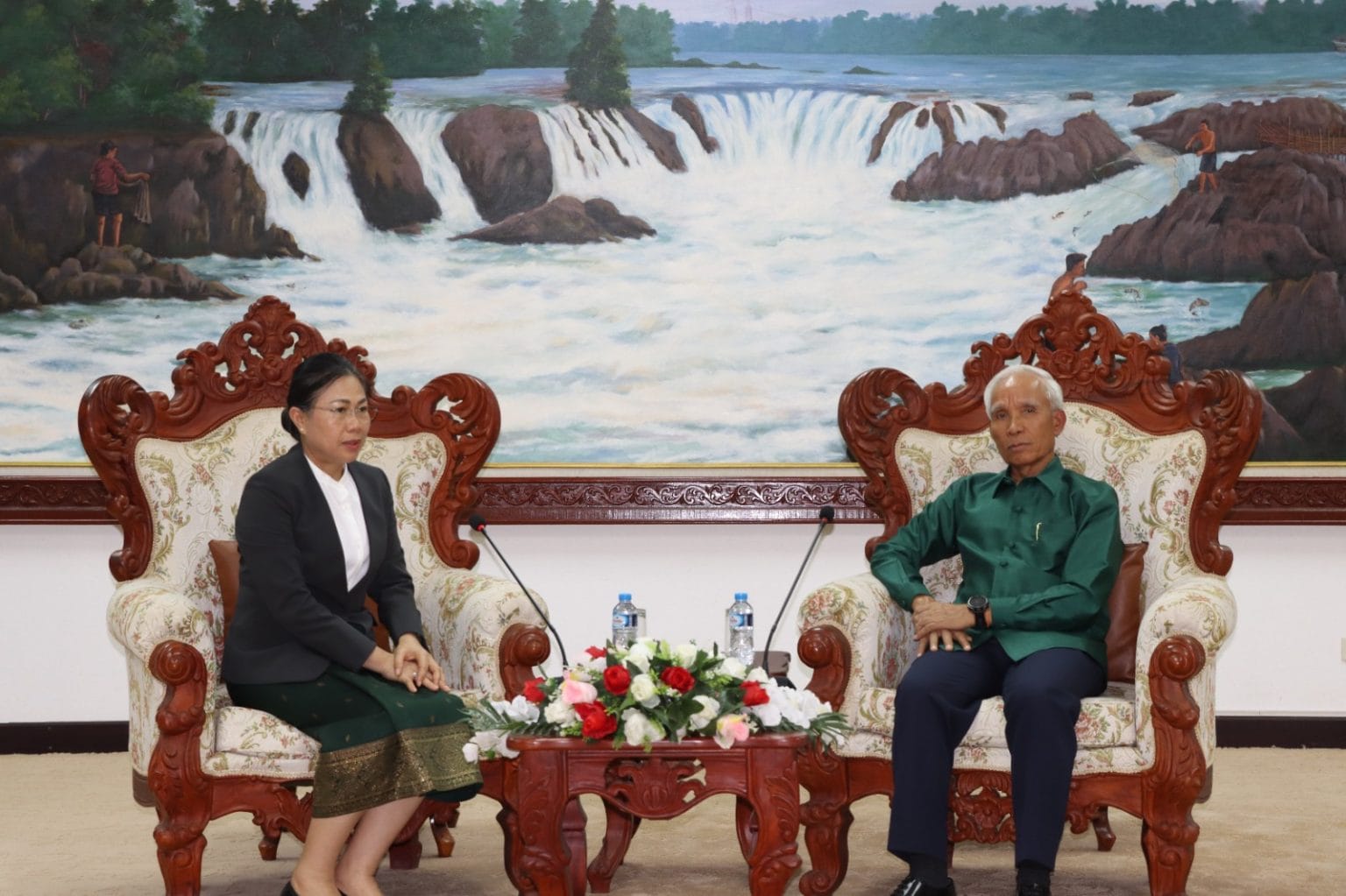 ຫ້ອງວ່າການສໍານັກງານປະທານປະທດ ໄດ້ພົບປະ ແລະ ອວຍພອນຜົນສຳເລັດກອງປະຊຸມວຽກງານສື່ມວນຊົນທົ່ວປະເທດ ຄັ້ງທີ I ໃຫ້ການຕ້ອນຮັບໂດຍທ່ານຫົວໜ້າຄະນະໂຄສະນາອົບຮົມສູນກາງພັກ